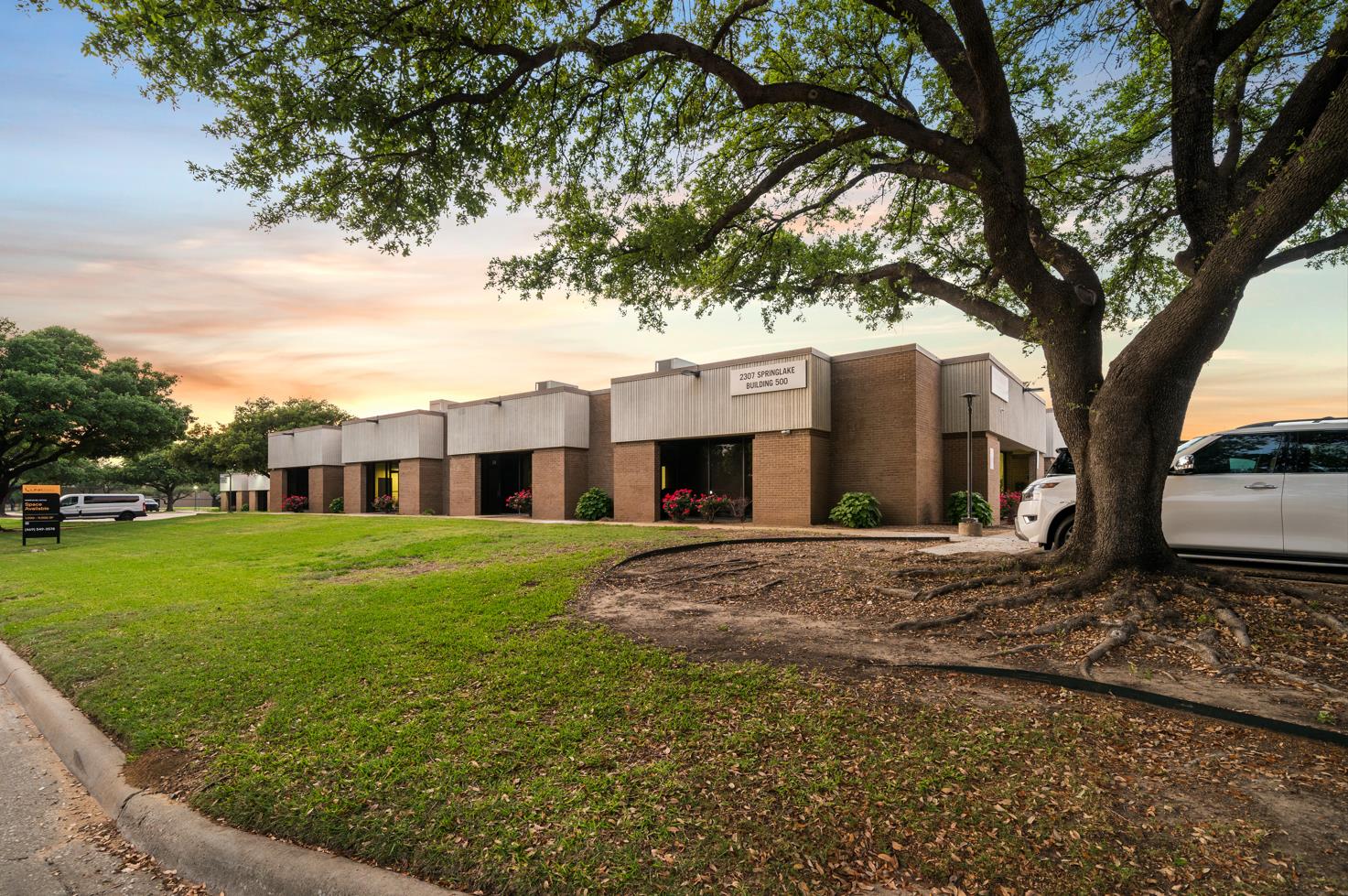 6,496 SF Flex Space in Farmers Branch, TX Photo
